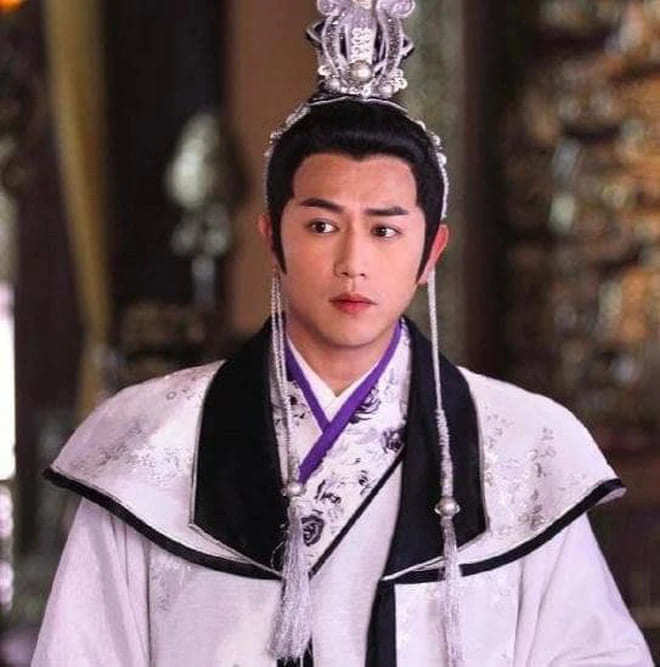 Diện mạo của 'vị hoàng đế đẹp trai nhất lịch sử' Trần Kiện Phong sau 4 năm rời showbiz ra sao mà khiến cộng đồng mạng 'rần rần'  - Ảnh 4